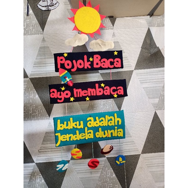 

Hiasan kelas / pojok baca / tulisan flanel