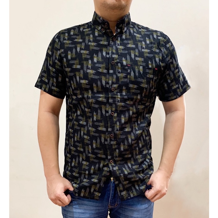 Kemeja lengan pendek pria Black abstrack