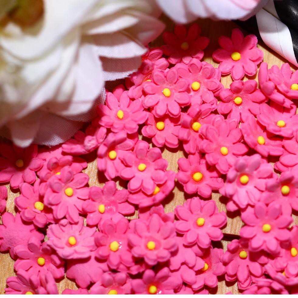 

Dapatkan Confeti sprinkle bunga hiasan kue tart muffin cupcake