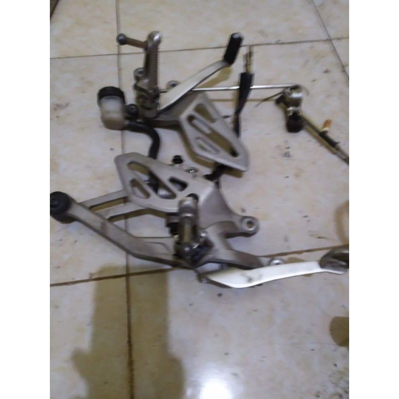 posteb R15 V3 postep depan R15 v3