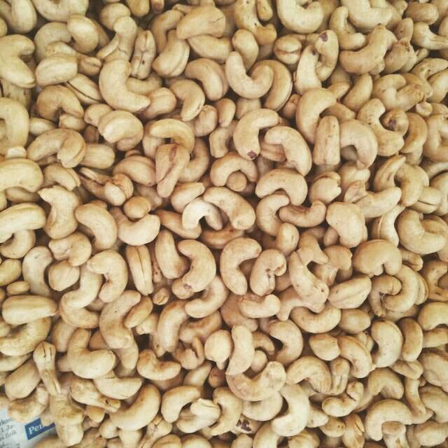 

KACANG METE MENTAH BASAH 1KG