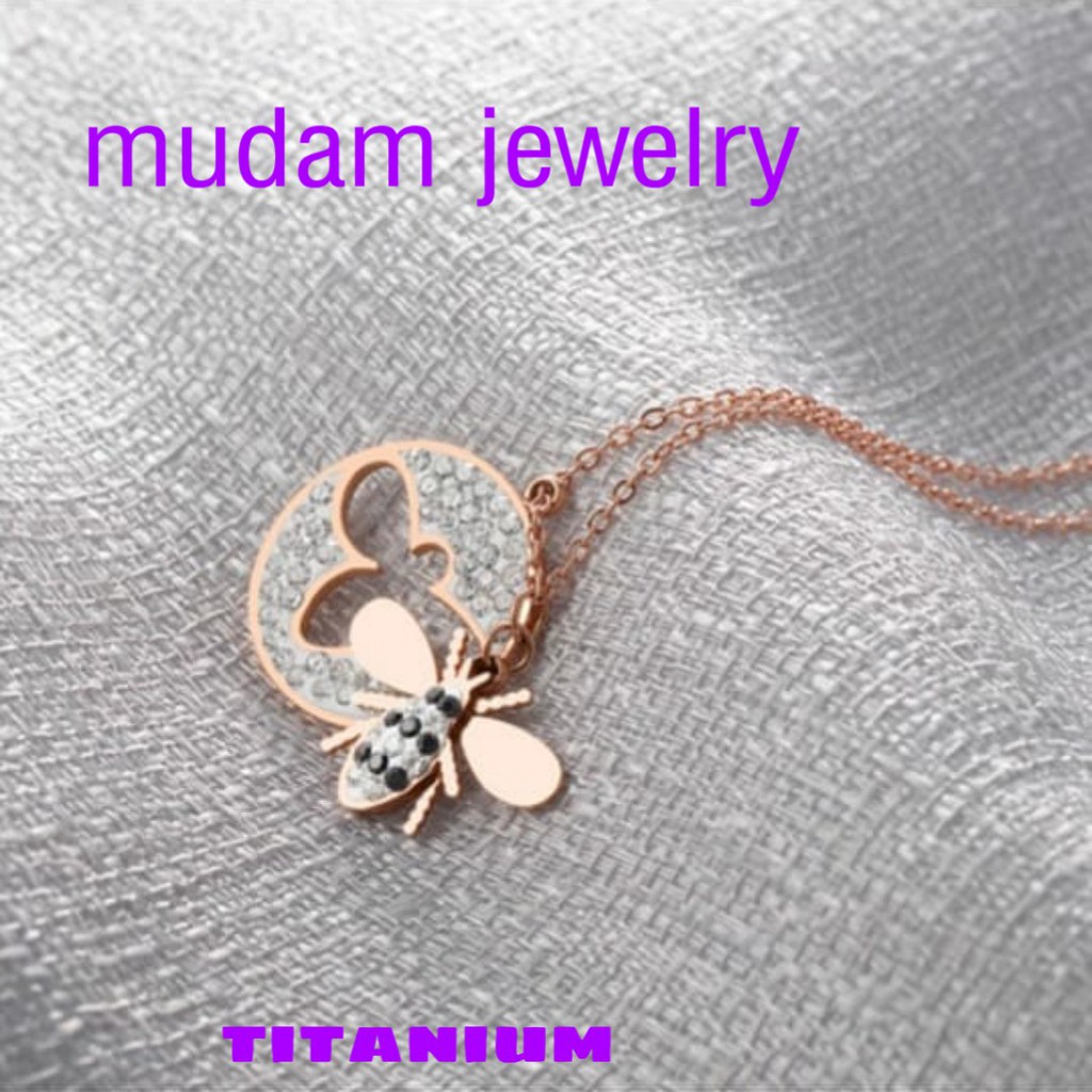 Kalung Titanium Swar Bee Kristal Merah dan Putih Rose Gold Lapis Emas 18K