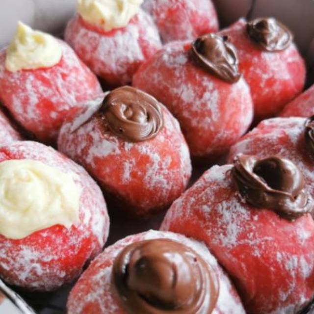 

Red Bomboloni