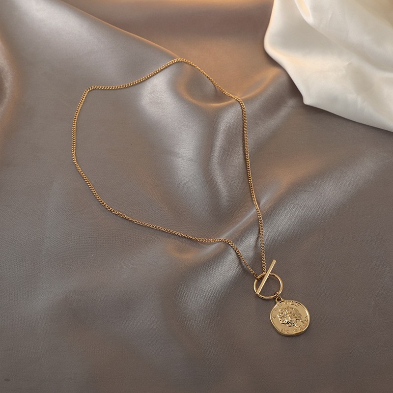 Kalung Rantai Klavikula Desain Koin Bulat Emas Gaya Retro Korea
