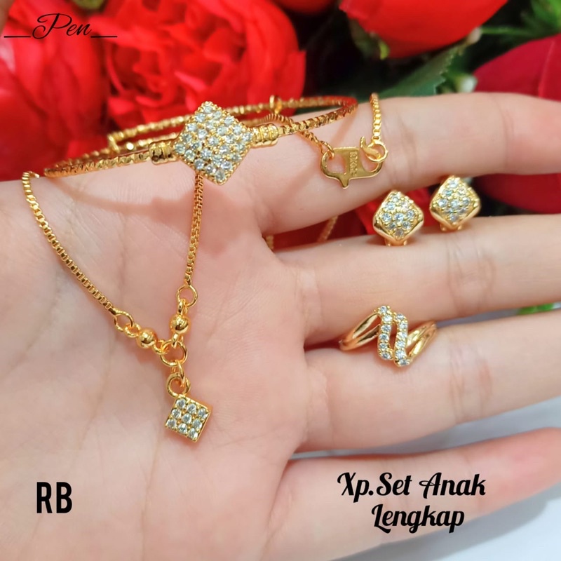 Set perhiasan TITANIUM Anak varian motif permata Gold,tidak Karat *COD*