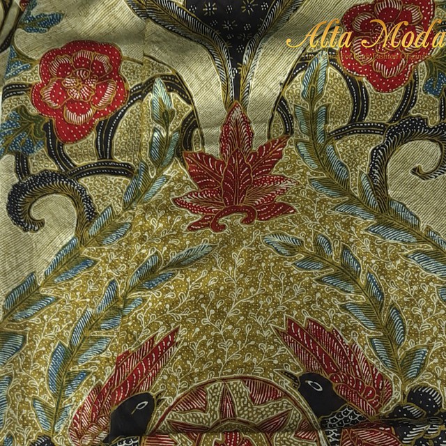 

Alta Moda Batik Tulis Asli - Bunga Mix Burung Merah Hijau