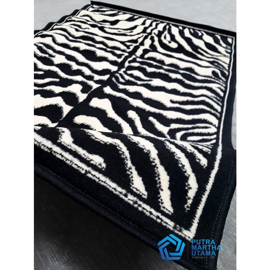 Karpet Lantai Monokrom 100x150 Animal Zebra, Karpet Permadani Bulu Tebal Black Cream-3