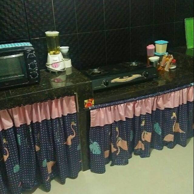 Gorden kolong meja dapur model poni atas