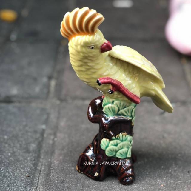 Burung kakak tua keramik/ pajangan burung kaka tua keramik import