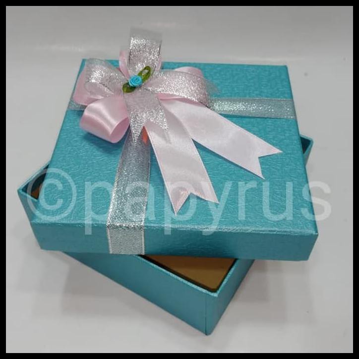 

Terlaris Papyrus Kotak Kado Gift Box 15X15Cm Tinggi 5Cm