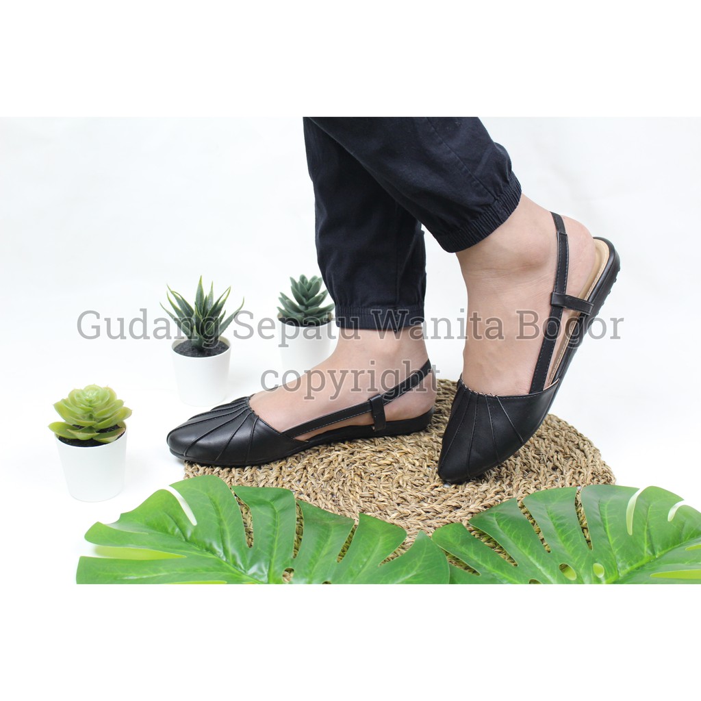 GRATICA Sepatu Kerja Kantoran Santai Wanita Flat Shoes Lancip Sendal Slop Tali Belakang KH 49