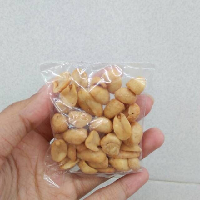 

Kacang Bawang "Cemilan Ratu