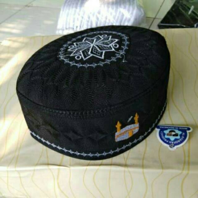 Peci haji motif bordir