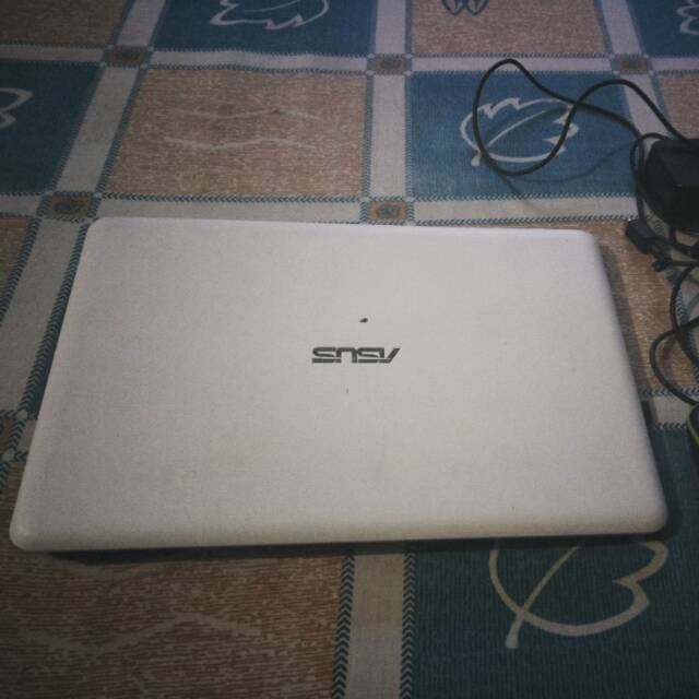 Notebook Asus E202S bekas