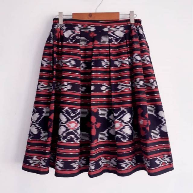 Rok tenun black red