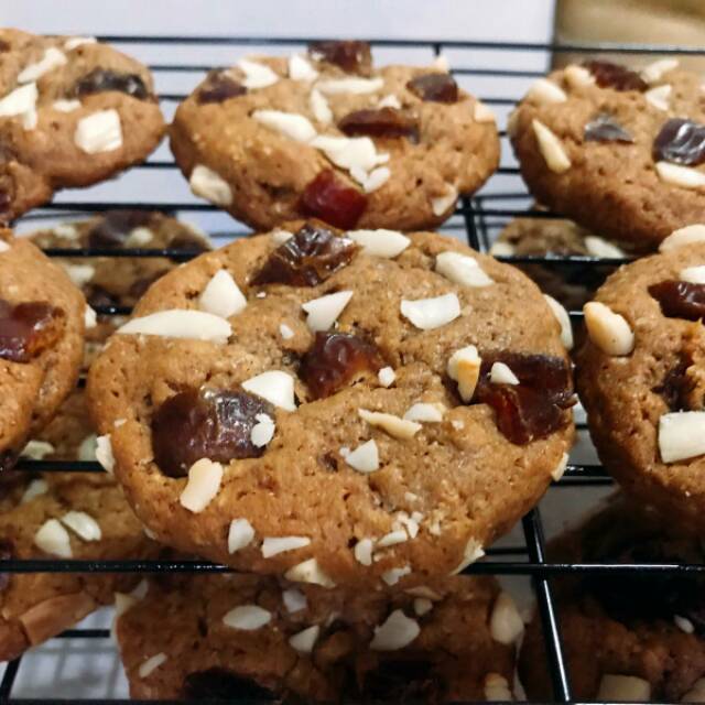 

Oatmeal Cookies Almond Kurma / Chewy Cookies