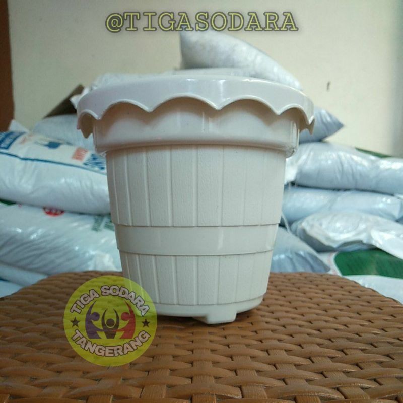 Pot Taiwan Putih 13 Cm /Pot Kecil /Pot lucu