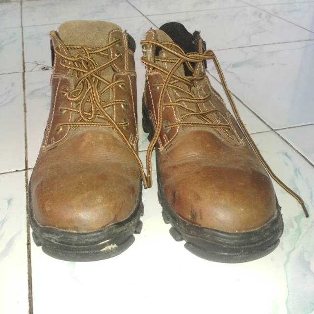 Sepatu Septi AETOS