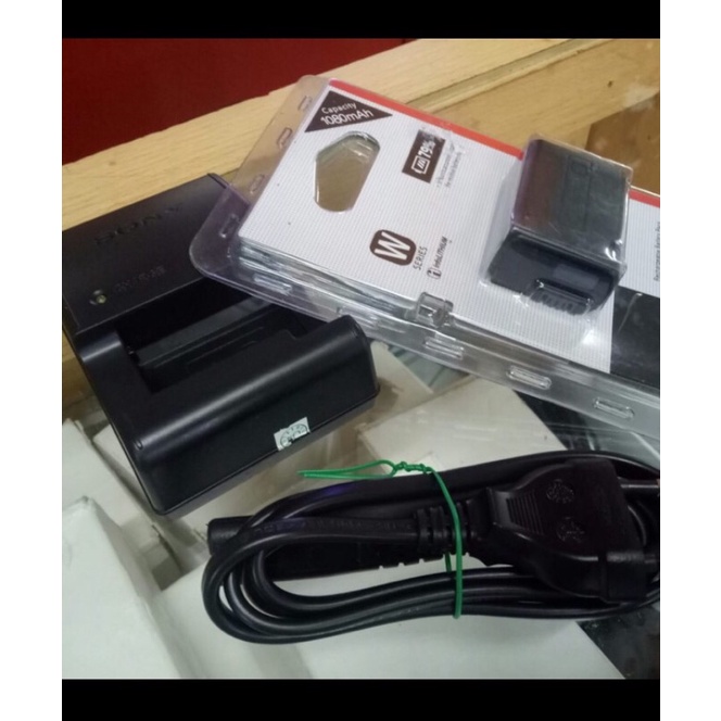 baterai dan charger baterai kamera Sony NEx