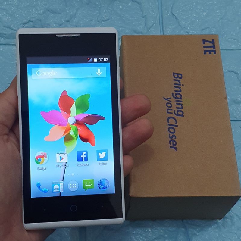 2ND Handphone Android ZTE V815W-1