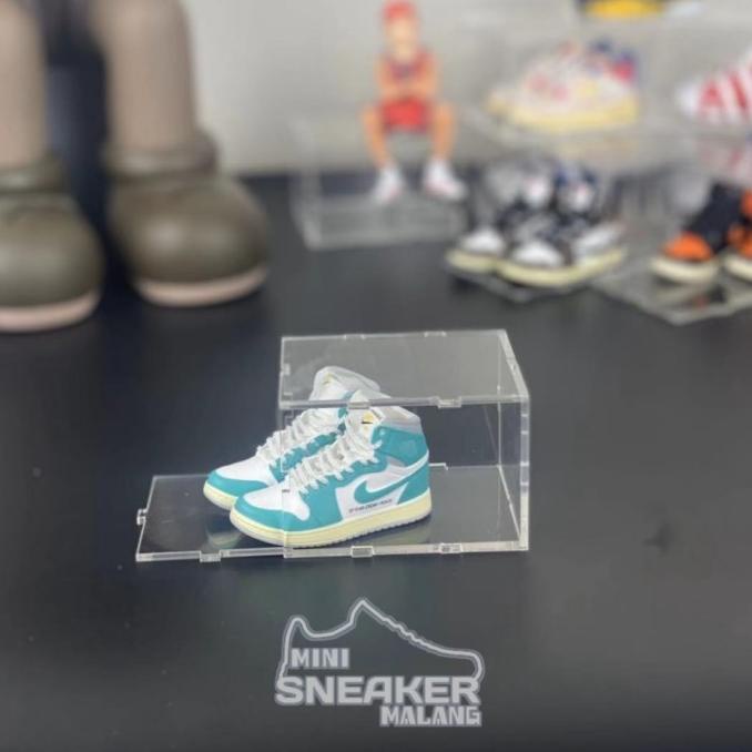 :::::::] MINI SNEAKERS 3D NIKE AIR JORDAN-1 TURBO GREEN KEYCHAIN FIGURE 1/6