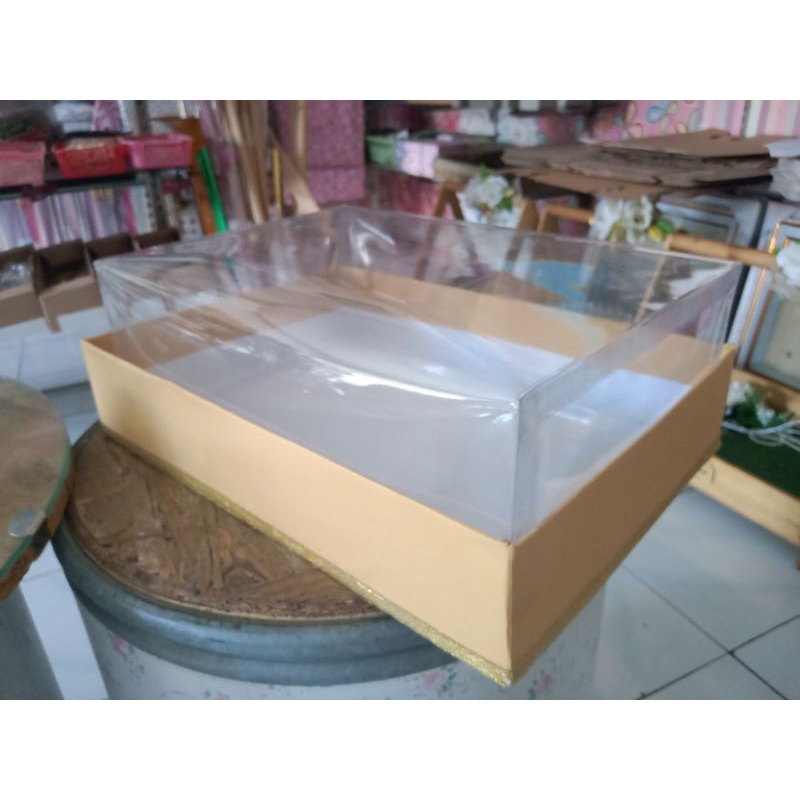

box hantaran kue/makanan ukuran 37*27*5 tinggi mika 10cm tanpa pita hias