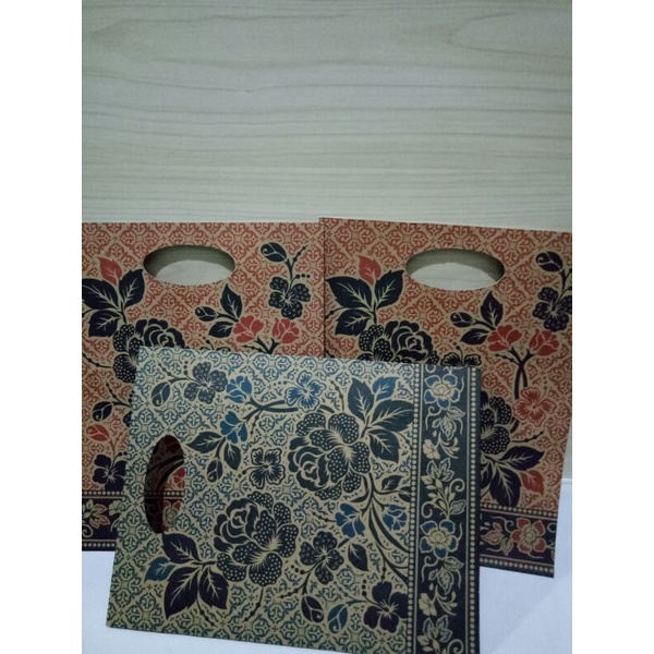 

Paper Bag Ukuran M Batik isi 10bh