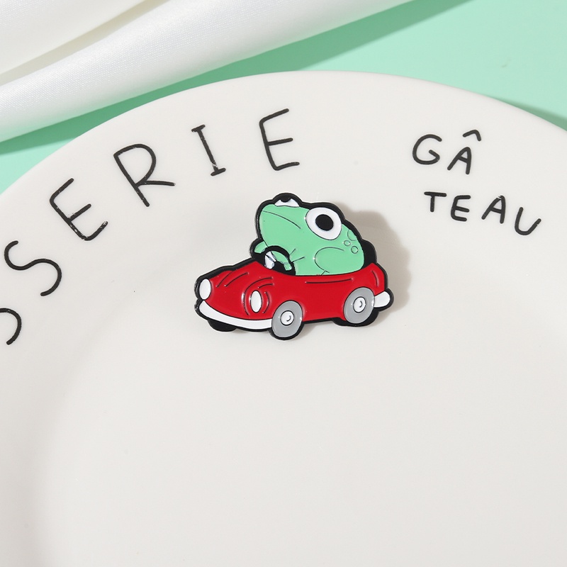 Bros Pin Enamel Bentuk Kodok Warna Merah Untuk Aksesoris Tas Ransel
