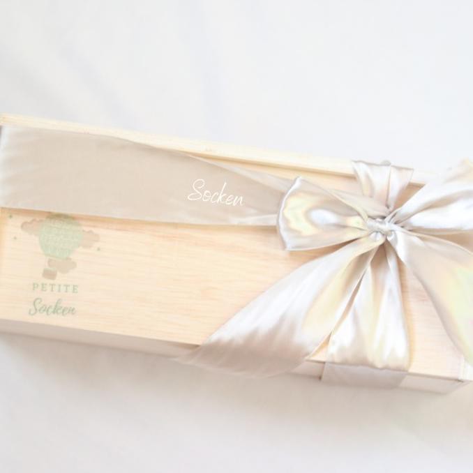 

Petite Gift Box (3 Pairs + Wooden Box + Gift Card ) Tokotaraka94