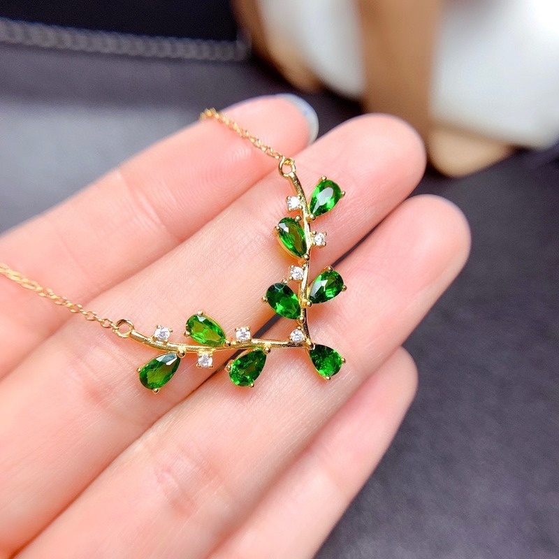 Natural Simple Personality Green Moissanite Antlers Modeling Necklace