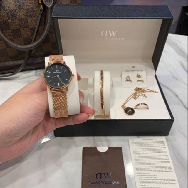 DW paket rose black+ kalung anting cincin