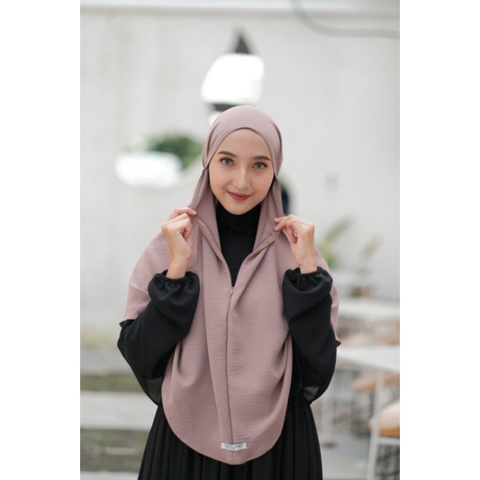 G.N.A.ID - Ameena Bergo Zipper