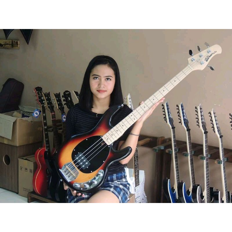 BASS ELEKTRIK MUSICMAN STRINGRAY
