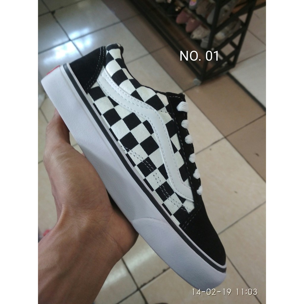 sepatu motif catur