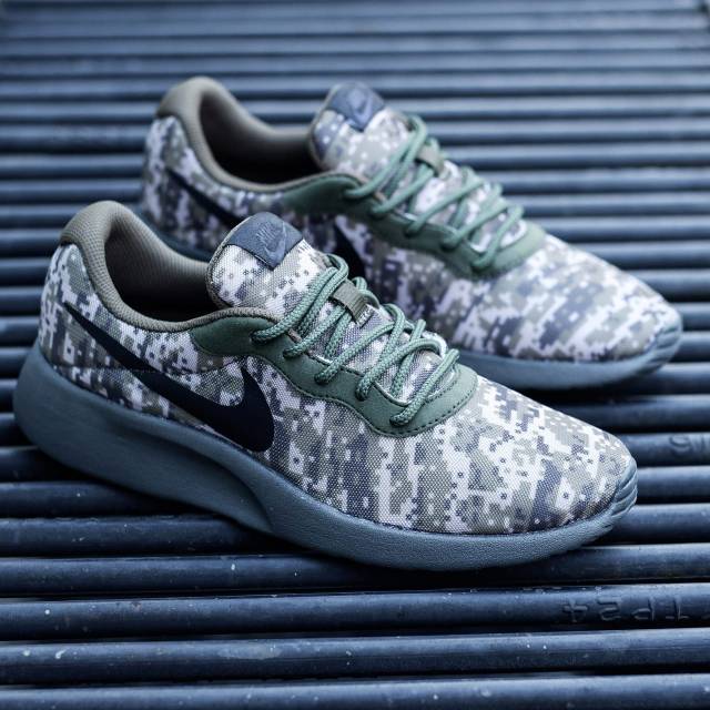 nike tanjun army green
