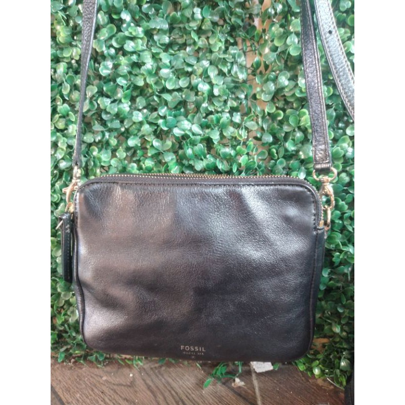 SOLD tas fossil sidney slingbag black hitam preloved