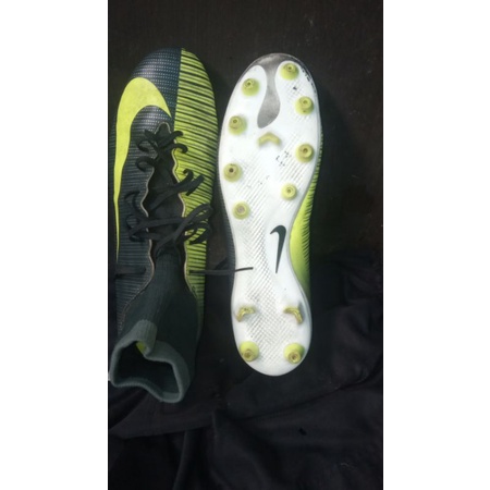 Sepatu Bola Second/Bekas