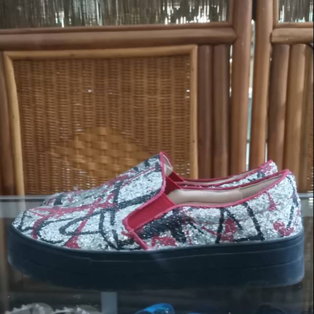 (Preloved) Sepatu Slip on Yongki Komaladi Merah heels