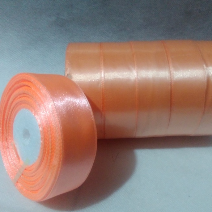 

Pita Satin Ukuran 1inch/ 2.5cm Per Roll