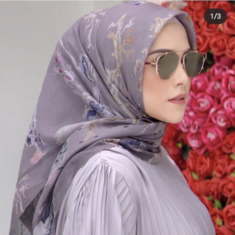 Pre❤️ As is Item Buttonscarves Le Costa in Dove