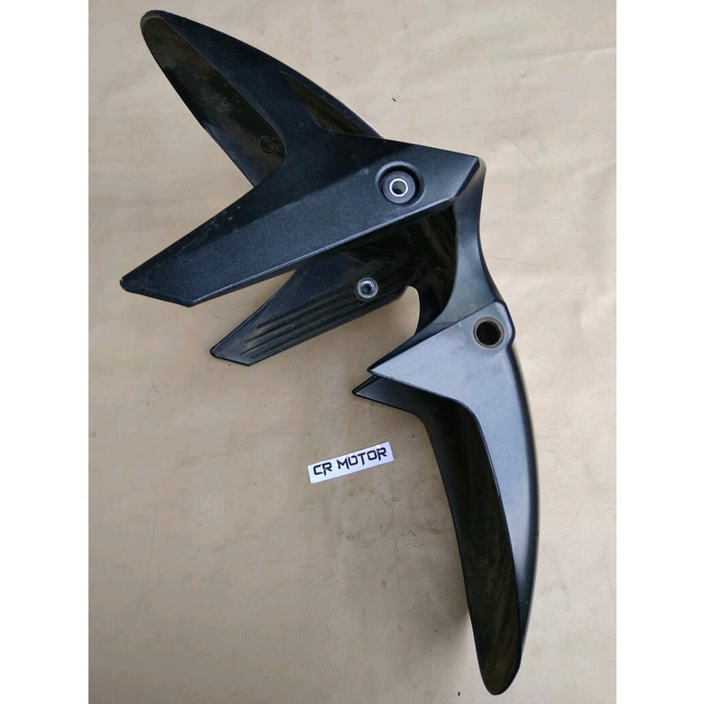 spakbor slebor spekbor depan Honda CB 150 R LED K15g hitam dop ori