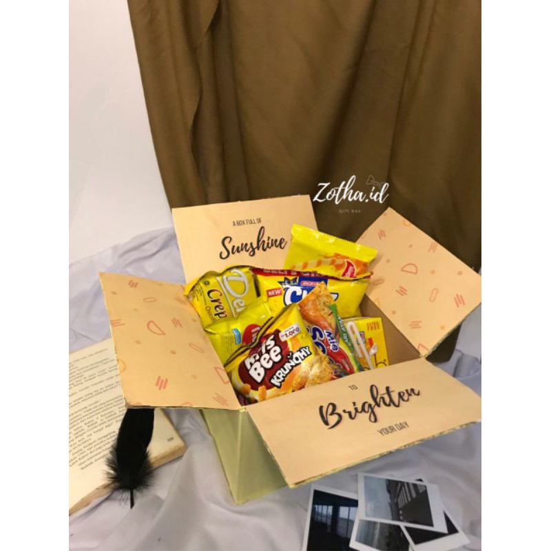 

GIFTBOX /ULANG TAHUN /HADIAH WISUDA YELLOW