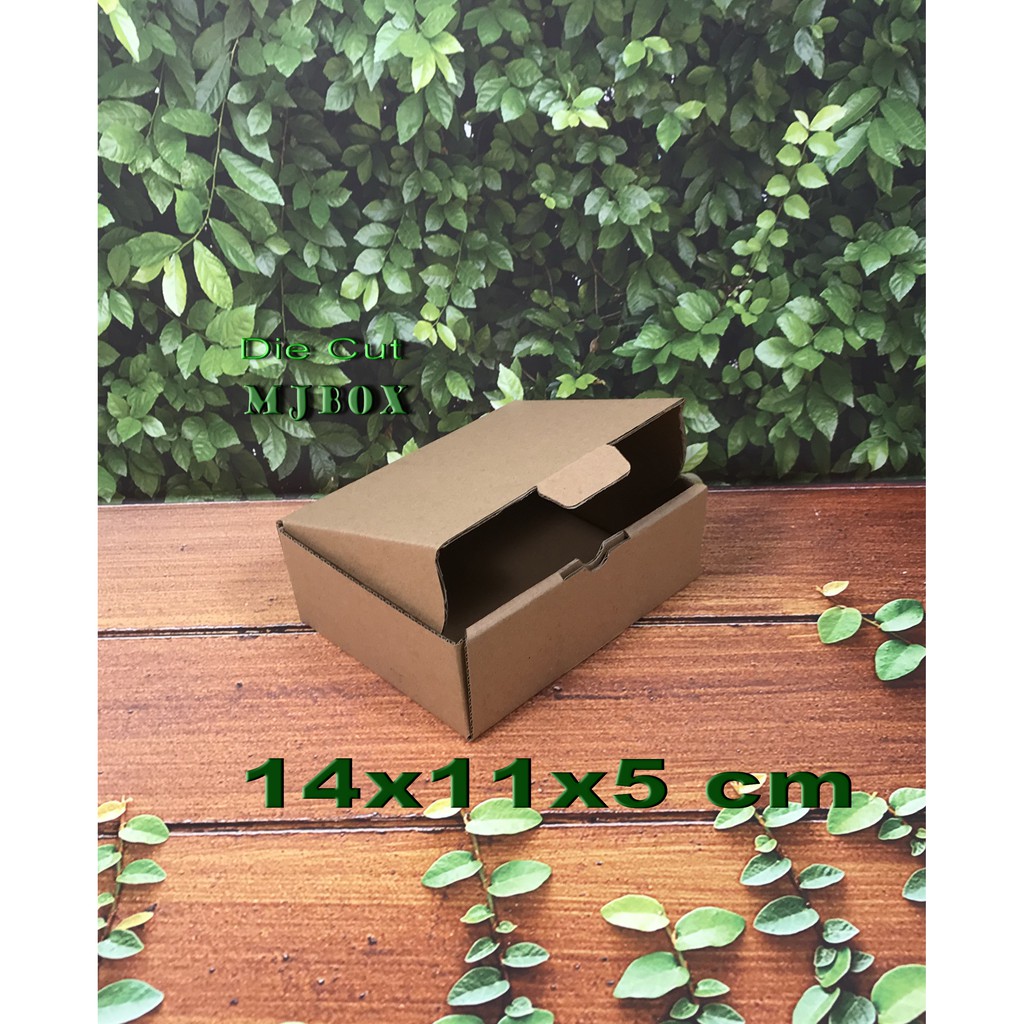 

Kardus Uk. 14x11x5 cm....Die cut