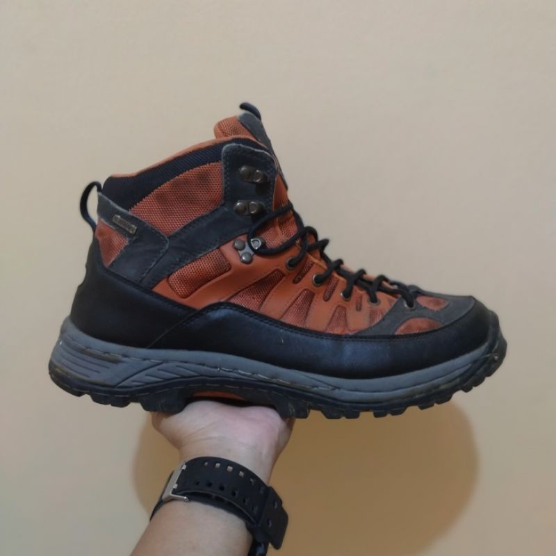 Sepatu Gunung Hiking Outdoor Tracking Ukuran 42 Sepatu Second Ori