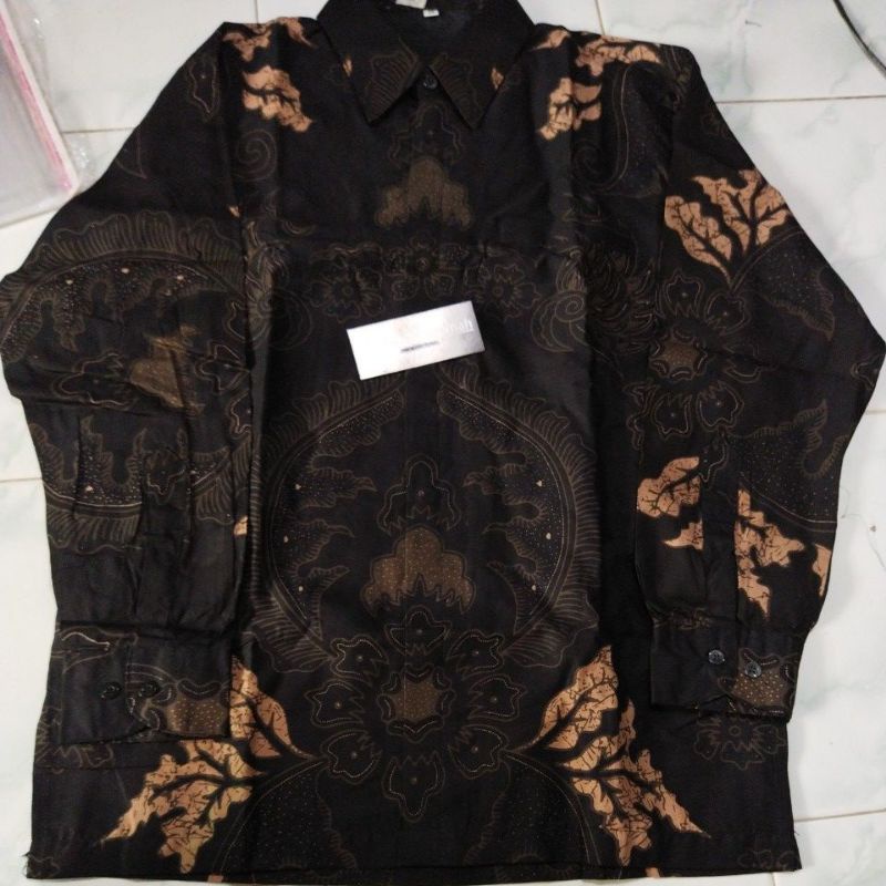 MAHKOTA DASAR HITAM NGUDI RAHAYU KEMEJA BATIK PRIA SOLO LENGAN PANJANG LAPIS FURING ATASAN BATIK PRIA SOLO PREMIUM MODERN GURDO IJO GITARJA PERWIRA PEKSI SELING NAVY PRASTOWO RAGHNALA HITAM BABONG ANGKREM HANUNG KENCONO UNGU PARI KEPYAR SATRIO GAGAH VIJAY