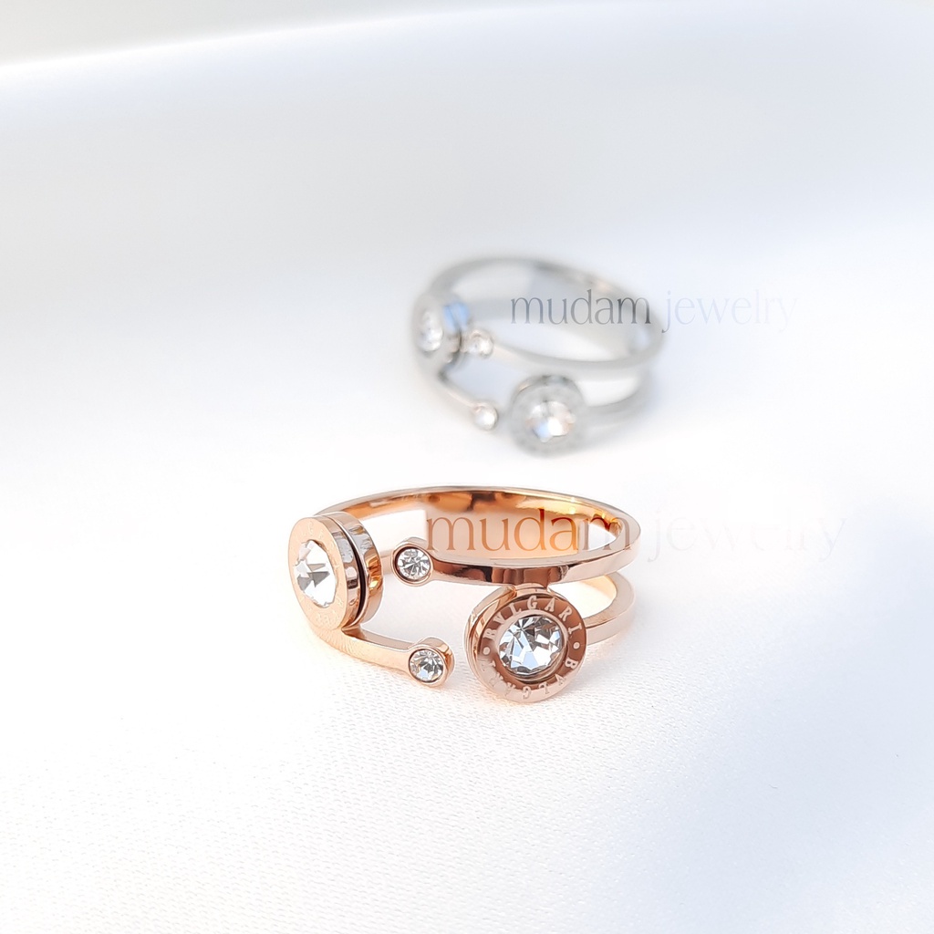 Cincin Titanium B&lt;gr Dengan 2 Pasang Diamonds Besar dan Kecil Warna Rose Gold, Gold dan Silver