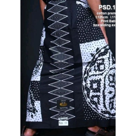 SARUNG KALONGGUH MOTIF HITAM PUTIH PSD.11