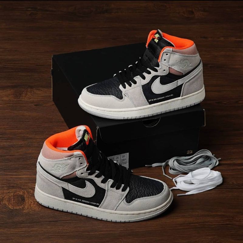 Sepatu nike air jordan 1retro high greey hyper crimson