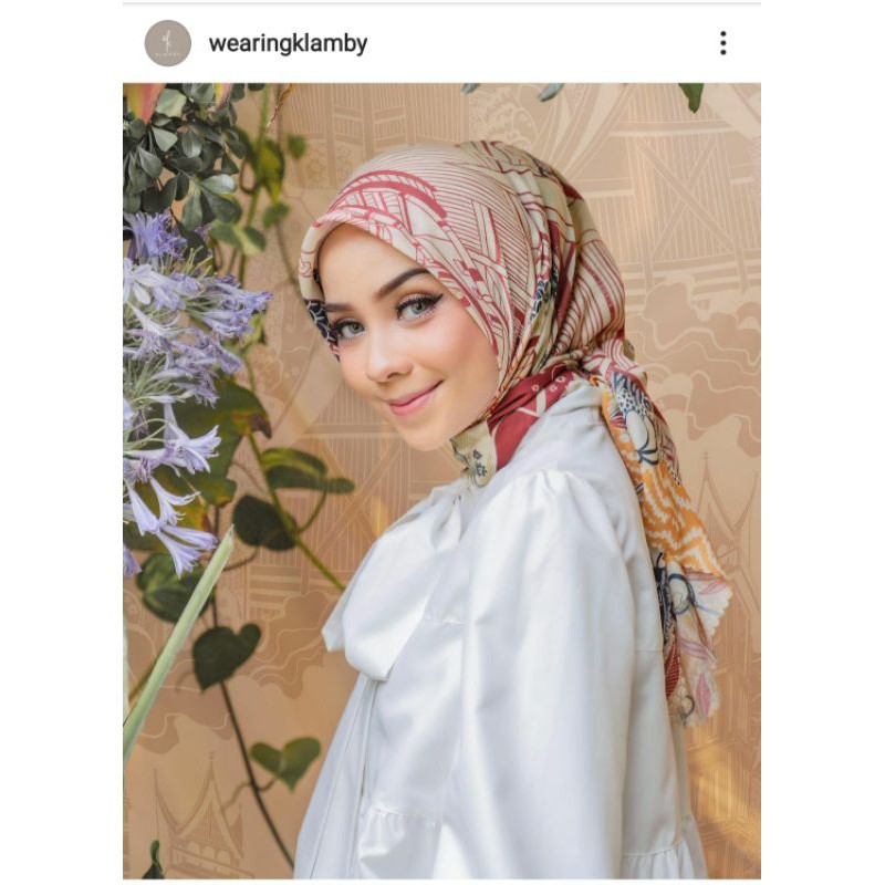 Gadang Scarf Wearing Klamby