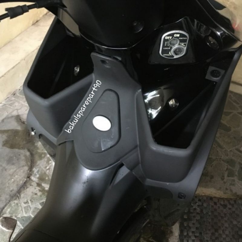 Leg Shield Container Honda Revo Absolute / Keranjang Motor Revo Absolute / Saku Depan Revo Absolute 
